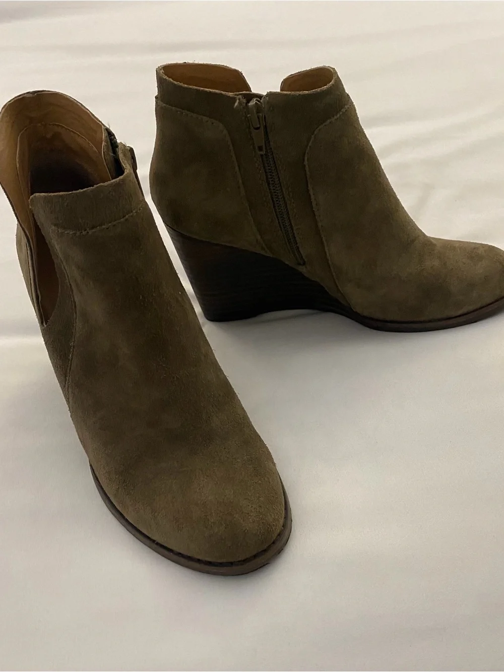 Lucky Brand Antique Green Suede Yabba Wedge Ankle Boots Size 8.5